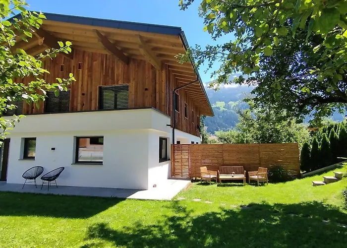 Apart Pair Im Dorf
