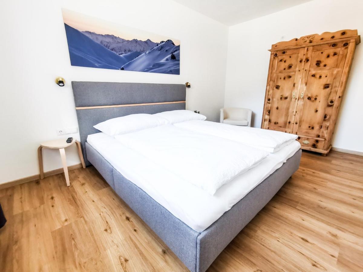 Pair Im Dorf Schwendau