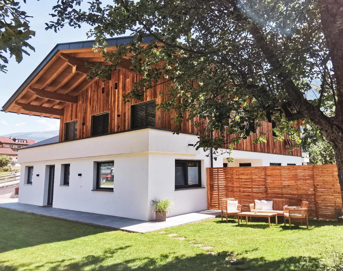 Pair Im Dorf Schwendau